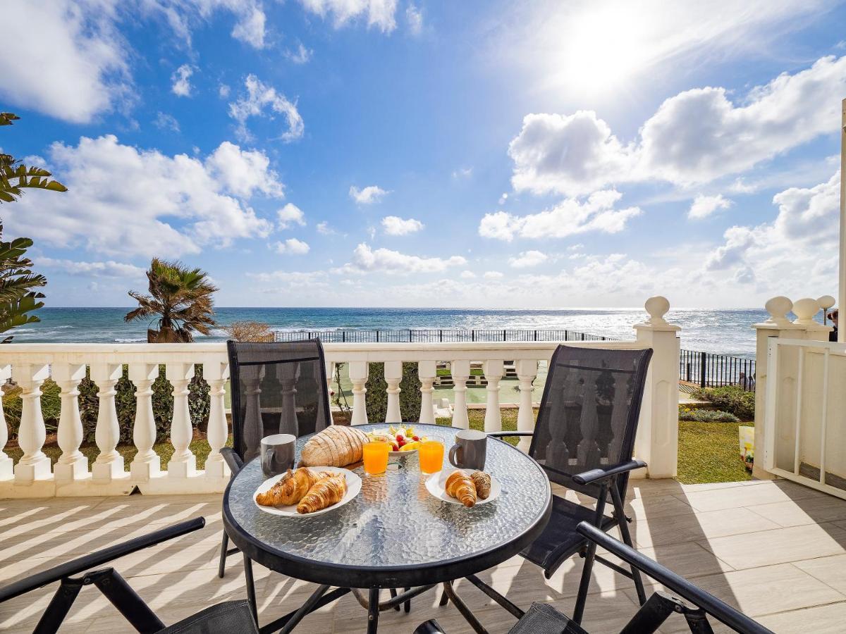 Apartment On Beach Mijas Sitio de Calahonda المظهر الخارجي الصورة