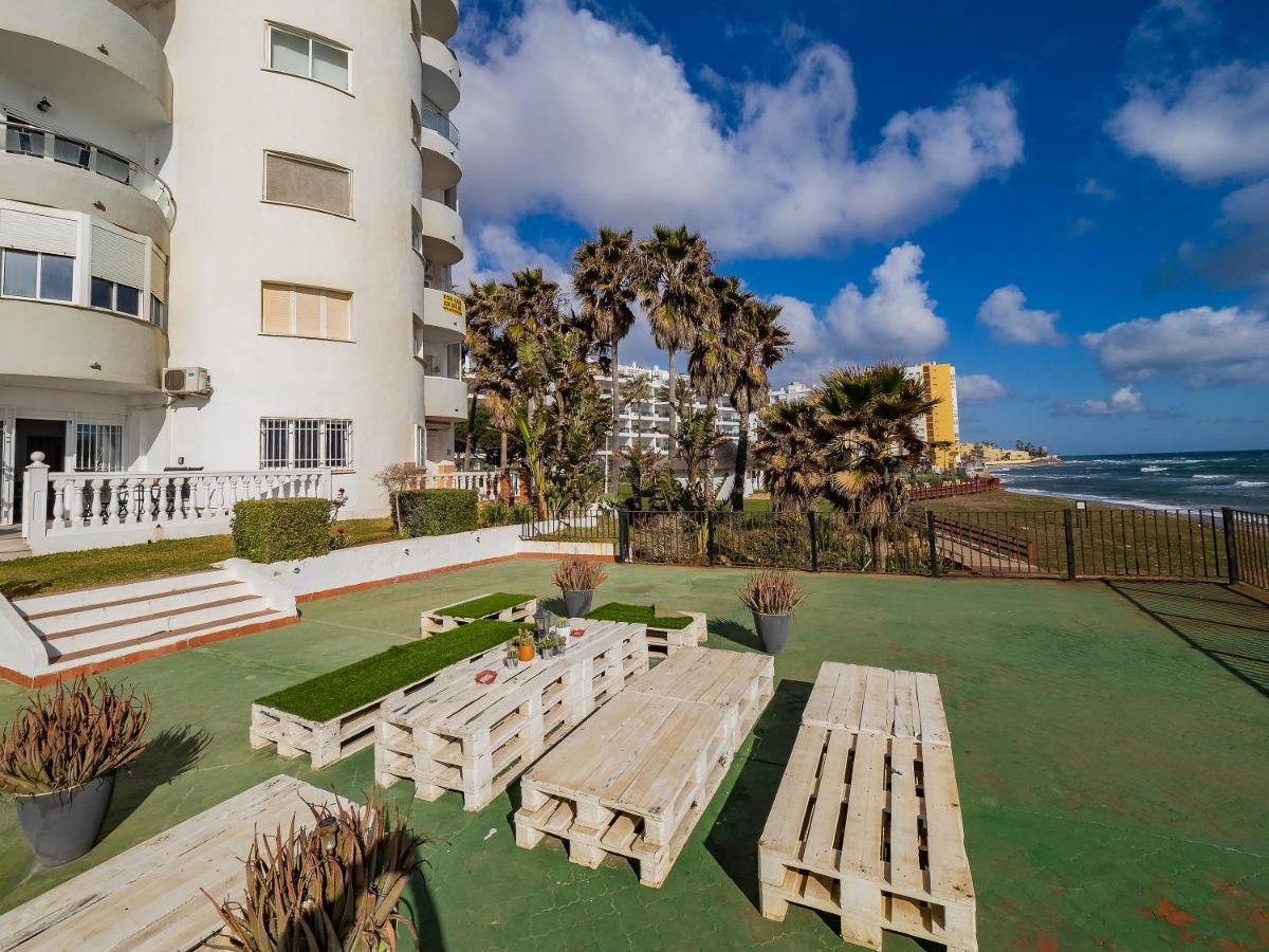 Apartment On Beach Mijas Sitio de Calahonda المظهر الخارجي الصورة