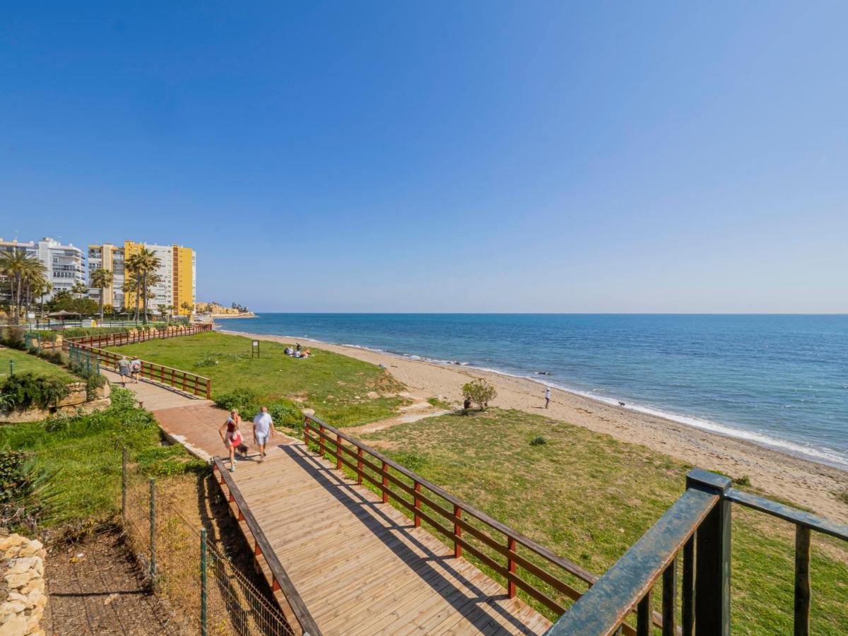 Apartment On Beach Mijas Sitio de Calahonda المظهر الخارجي الصورة
