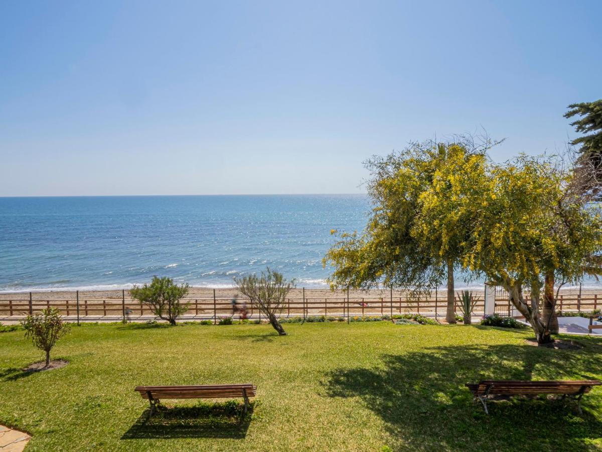 Apartment On Beach Mijas Sitio de Calahonda المظهر الخارجي الصورة