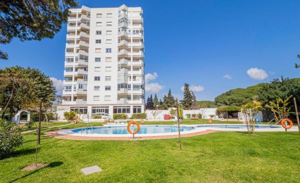 Apartment On Beach Mijas Sitio de Calahonda المظهر الخارجي الصورة