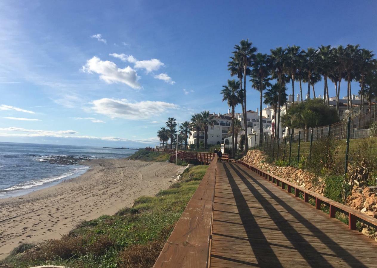 Apartment On Beach Mijas Sitio de Calahonda المظهر الخارجي الصورة