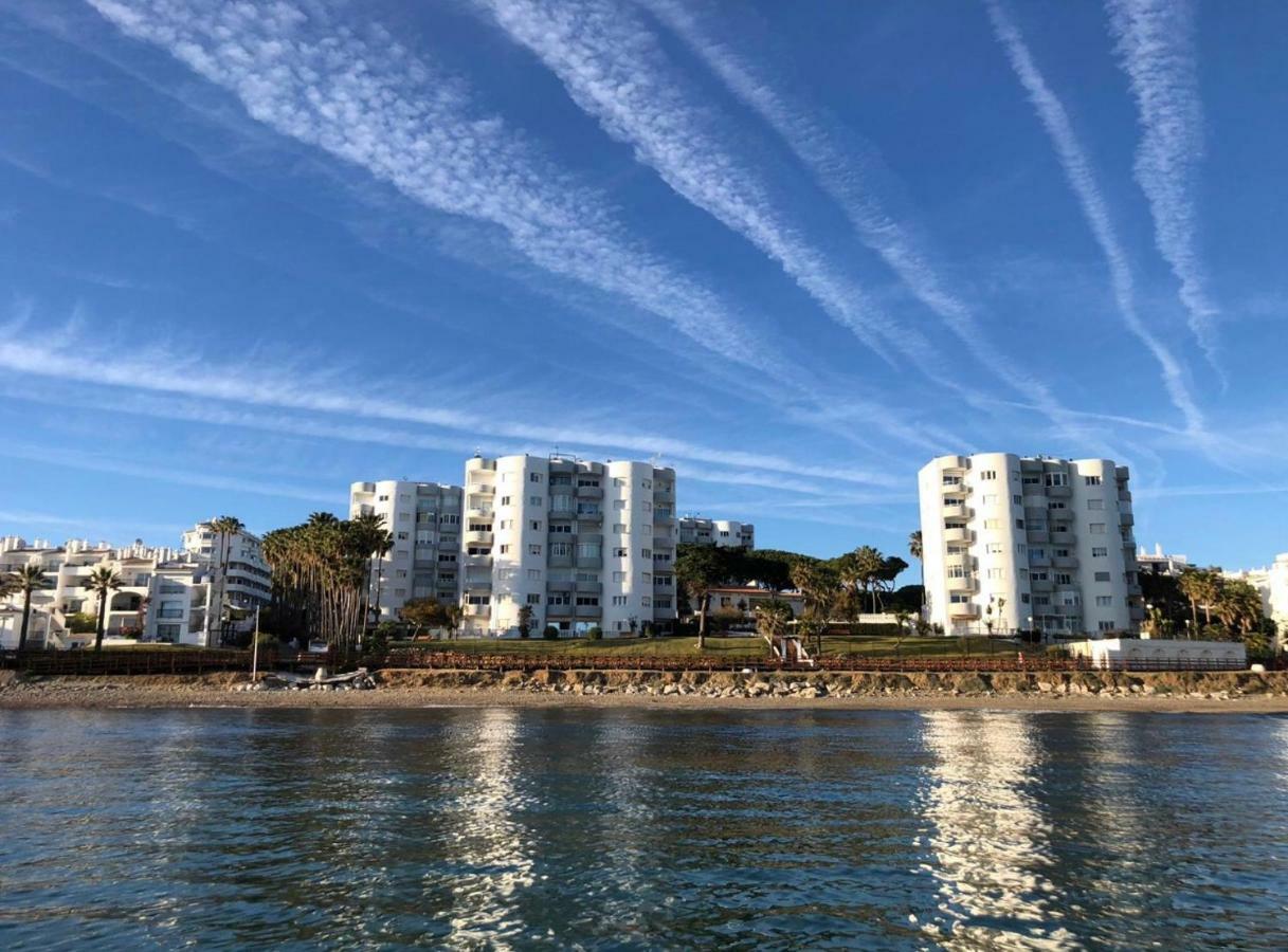 Apartment On Beach Mijas Sitio de Calahonda المظهر الخارجي الصورة